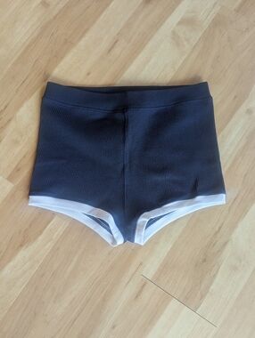 Black Ribbed Women's Athletic Short-shorts w/ White Trim. "Offline"  NWOT